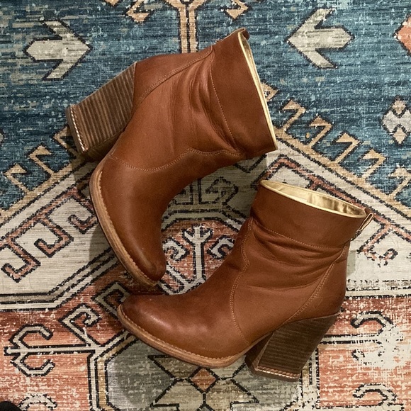 Timberland Marge Cognac Booties - Picture 1 of 6
